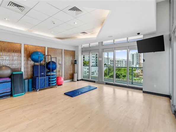 1111 SW 1st Ave 2222N, Miami FL 33130