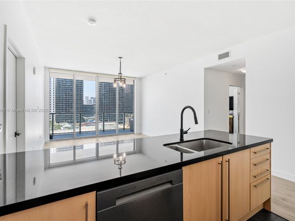 1111 SW 1st Ave 2222N, Miami FL 33130