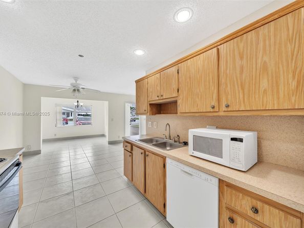 3319 Americo Dr, West Palm Beach FL 33417