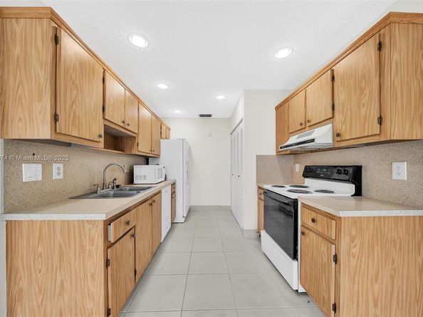 3319 Americo Dr, West Palm Beach FL 33417