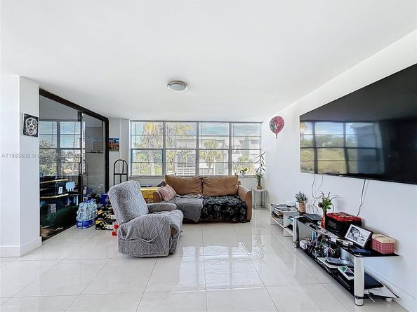 2751 Taft St 304, Hollywood FL 33020