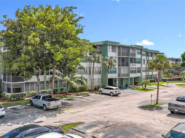2751 Taft St 304, Hollywood FL 33020