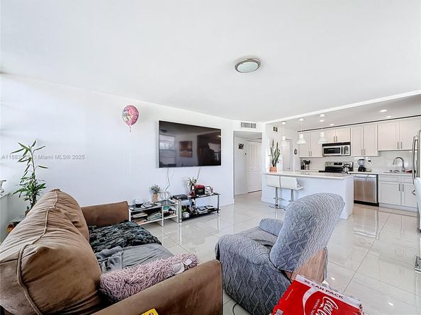 2751 Taft St 304, Hollywood FL 33020