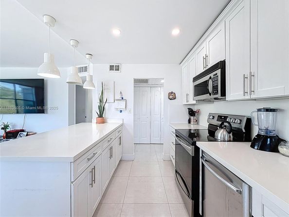 2751 Taft St 304, Hollywood FL 33020
