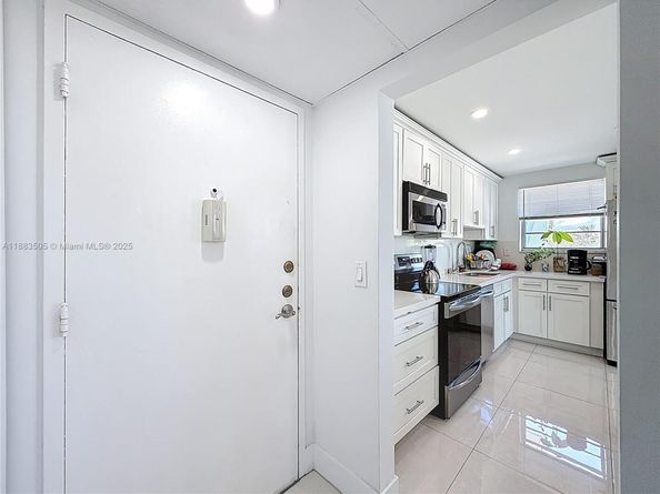 2751 Taft St 304, Hollywood FL 33020