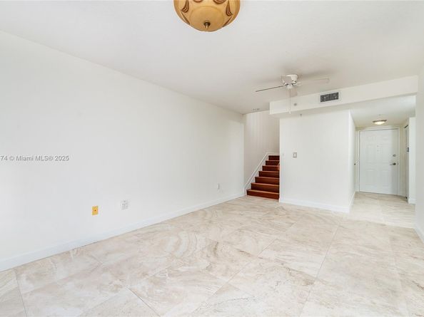 280 SW 20th Rd 902, Miami FL 33129