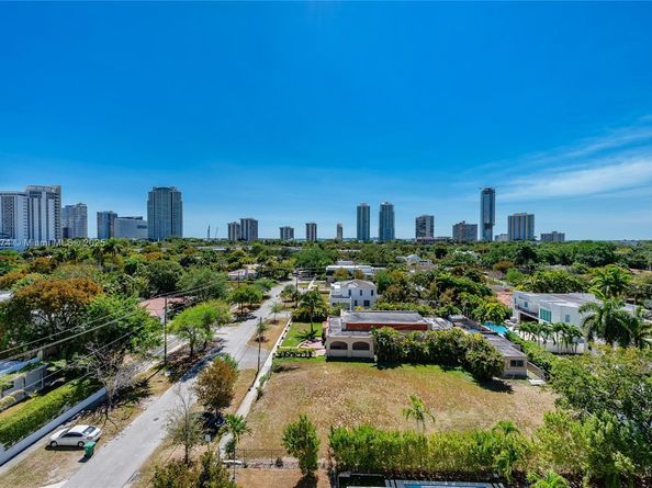 280 SW 20th Rd 902, Miami FL 33129