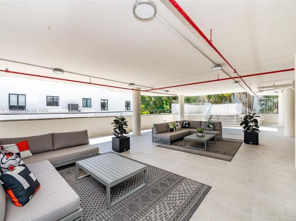 280 SW 20th Rd 902, Miami FL 33129