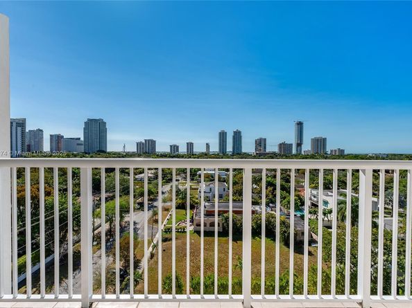 280 SW 20th Rd 902, Miami FL 33129