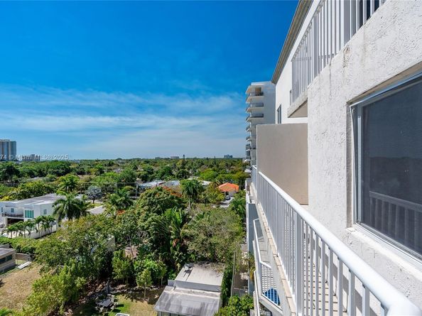 280 SW 20th Rd 902, Miami FL 33129
