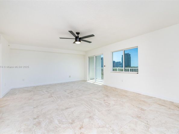 280 SW 20th Rd 902, Miami FL 33129