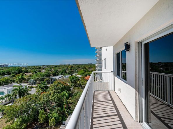 280 SW 20th Rd 902, Miami FL 33129