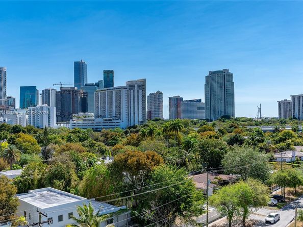 280 SW 20th Rd 902, Miami FL 33129