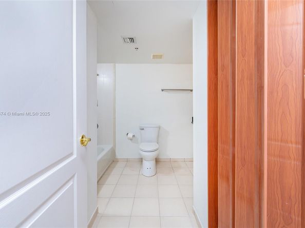 280 SW 20th Rd 902, Miami FL 33129