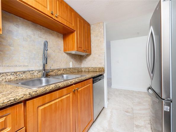 280 SW 20th Rd 902, Miami FL 33129