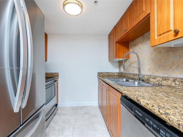 280 SW 20th Rd 902, Miami FL 33129