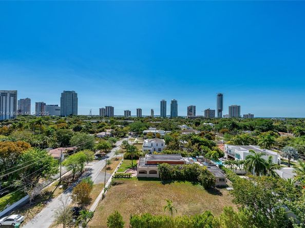 280 SW 20th Rd 902, Miami FL 33129