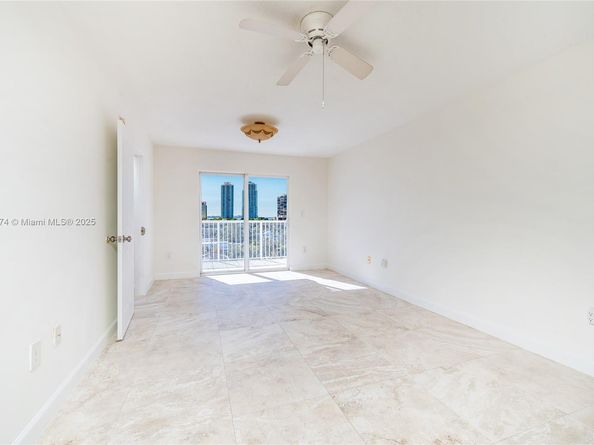 280 SW 20th Rd 902, Miami FL 33129