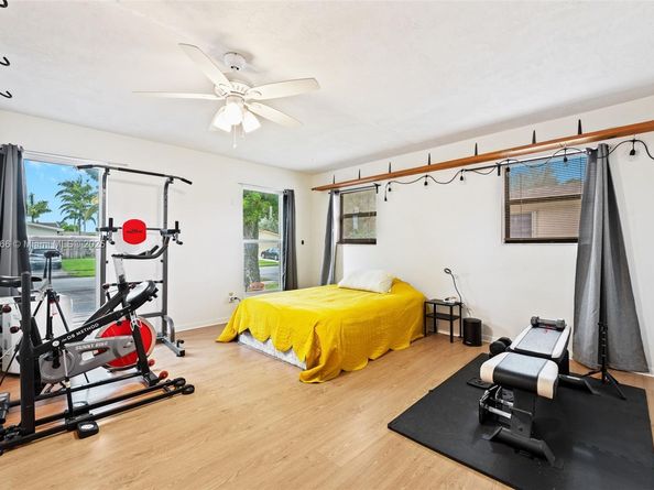 11911 NW 14th Ct, Pembroke Pines FL 33026