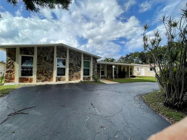 11911 NW 14th Ct, Pembroke Pines FL 33026