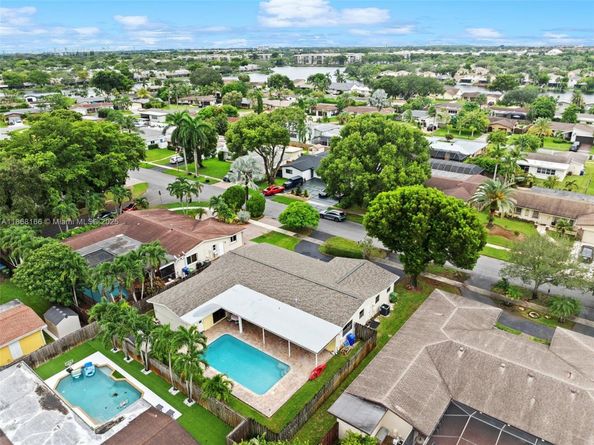 11911 NW 14th Ct, Pembroke Pines FL 33026