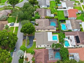11911 NW 14th Ct, Pembroke Pines FL 33026