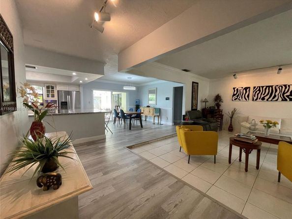 11911 NW 14th Ct, Pembroke Pines FL 33026