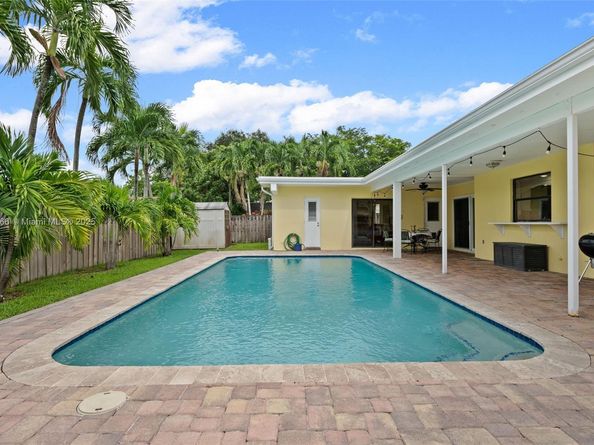 11911 NW 14th Ct, Pembroke Pines FL 33026