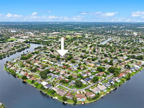 11911 NW 14th Ct, Pembroke Pines FL 33026