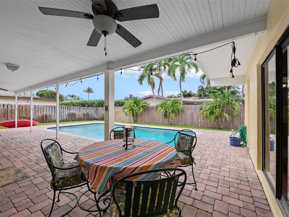 11911 NW 14th Ct, Pembroke Pines FL 33026