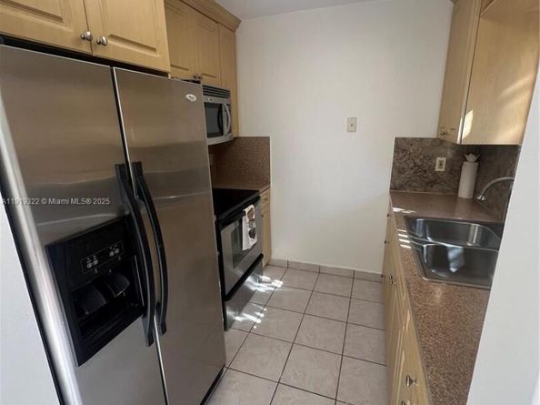 13675 SW 62nd St 1023, Miami FL 33183