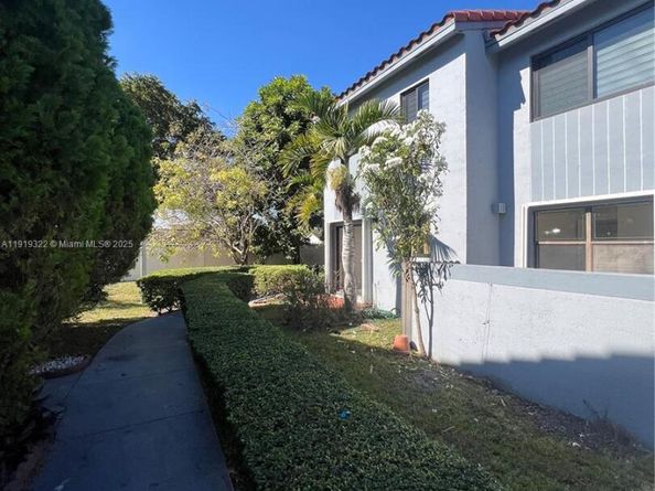 13675 SW 62nd St 1023, Miami FL 33183