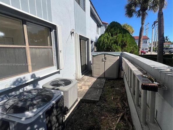 13675 SW 62nd St 1023, Miami FL 33183