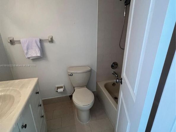 13675 SW 62nd St 1023, Miami FL 33183