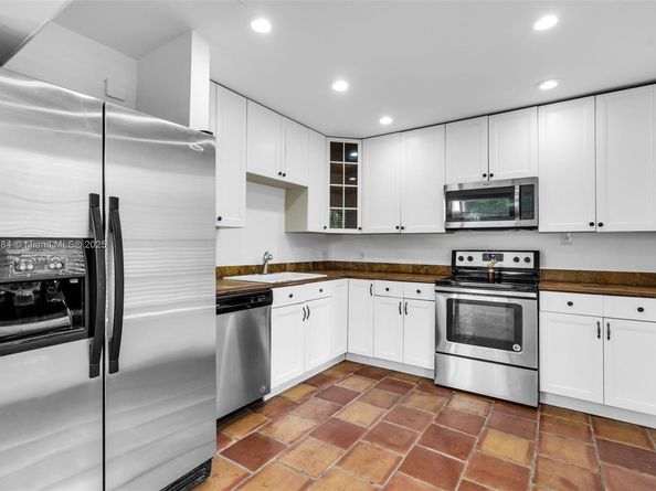 20908 Leeward Ct 2313, Aventura FL 33180