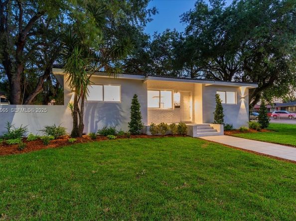 3260 NW 9th St, Miami FL 33125