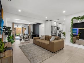 3260 NW 9th St, Miami FL 33125