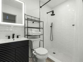 3260 NW 9th St, Miami FL 33125