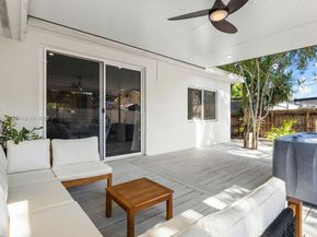 3260 NW 9th St, Miami FL 33125