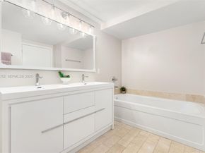 1111 SW 1st Ave 721N, Miami FL 33130