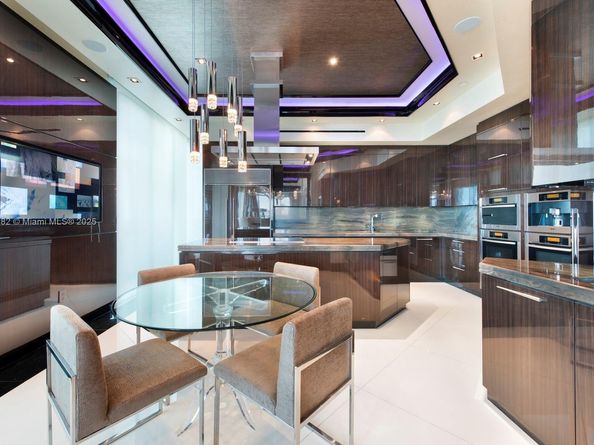 900 Brickell Key Blvd PH3403, Miami FL 33131