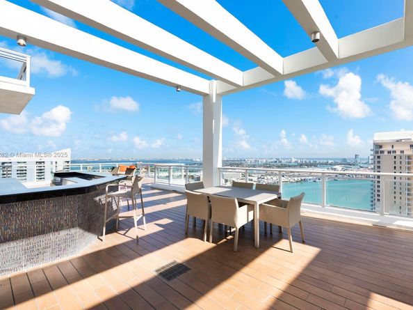 900 Brickell Key Blvd PH3403, Miami FL 33131