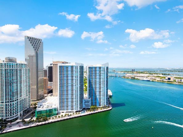 900 Brickell Key Blvd PH3403, Miami FL 33131