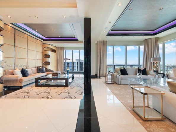 900 Brickell Key Blvd PH3403, Miami FL 33131