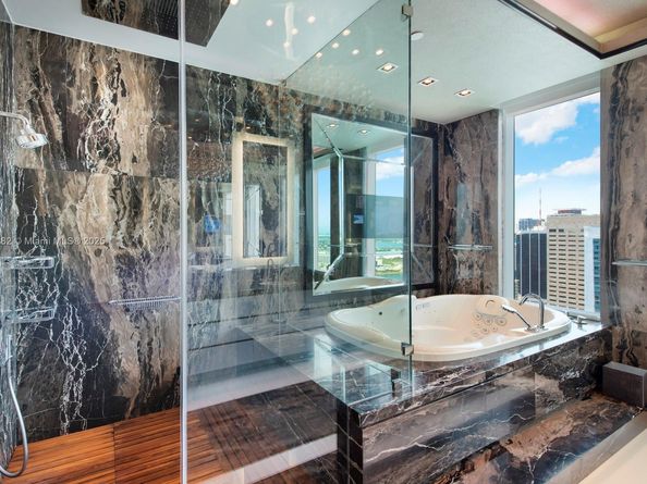 900 Brickell Key Blvd PH3403, Miami FL 33131