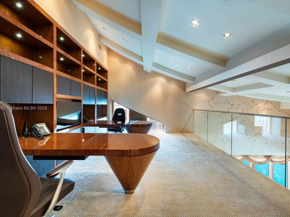 900 Brickell Key Blvd PH3403, Miami FL 33131
