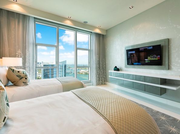 900 Brickell Key Blvd PH3403, Miami FL 33131