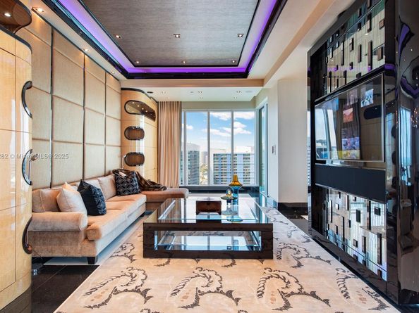 900 Brickell Key Blvd PH3403, Miami FL 33131