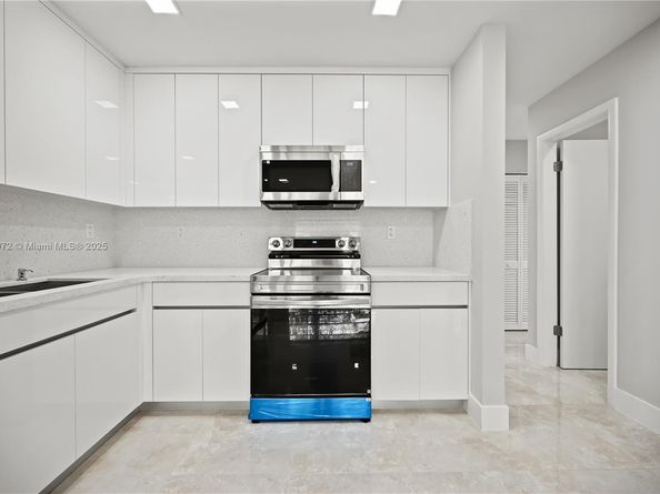 15685 SW 82nd Cir Ln 28, Miami FL 33193