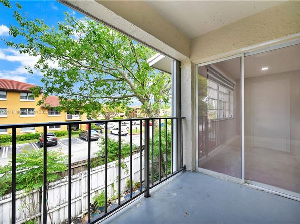 15685 SW 82nd Cir Ln 28, Miami FL 33193